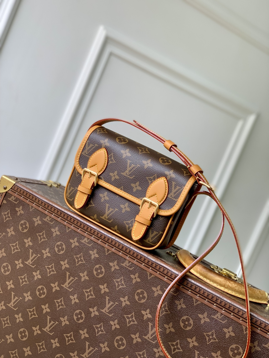 LV Satchel Wearable Wallet M26805 19.5x15x6cm