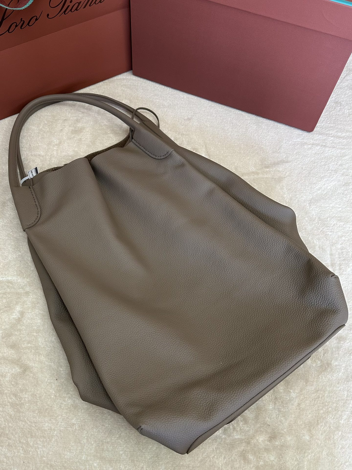 L0r0 P1ana Bale Hobo 40x32x27cm Handle length 22cm Without Box