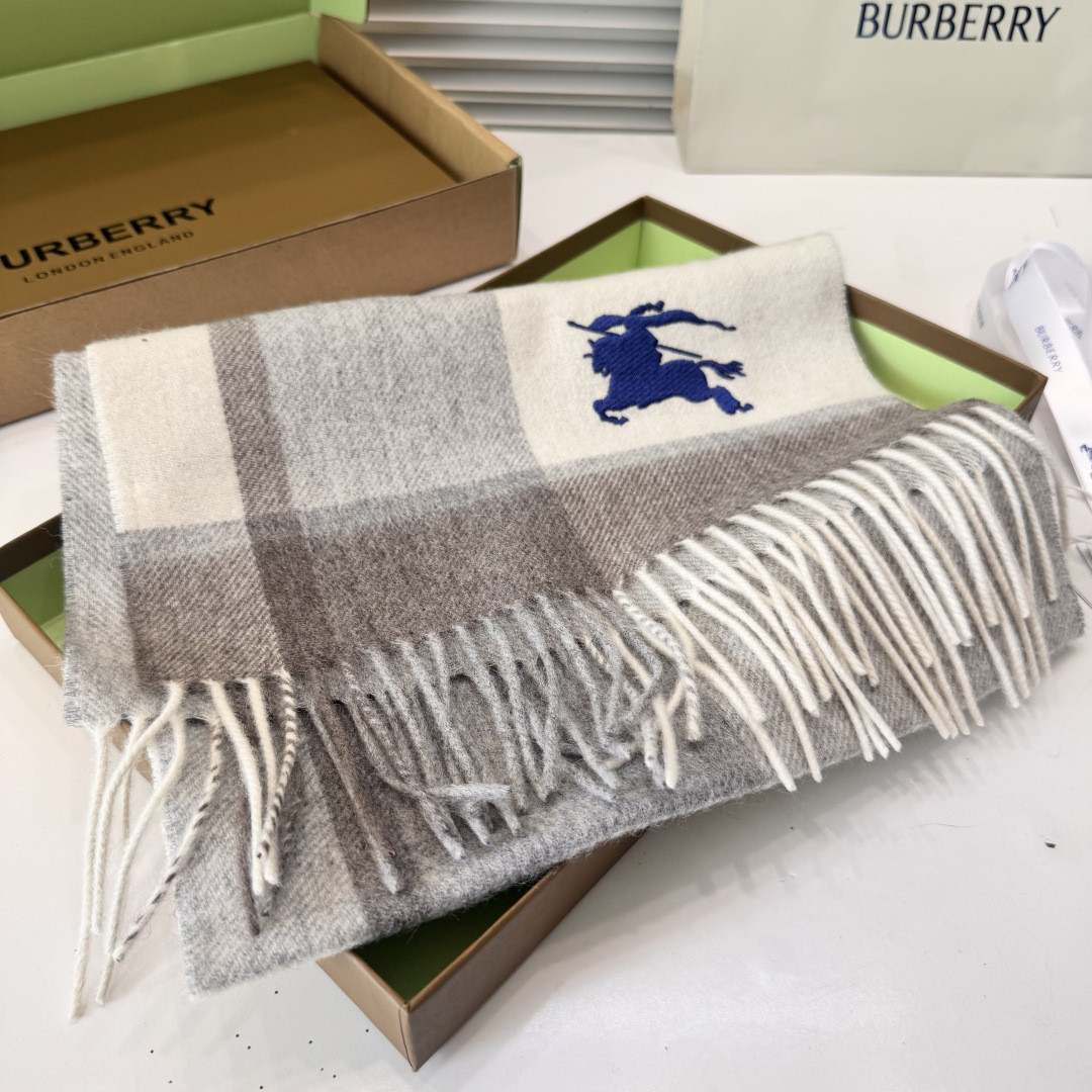 Bv*b*rry Ripple-patterned scarf 32x200cm