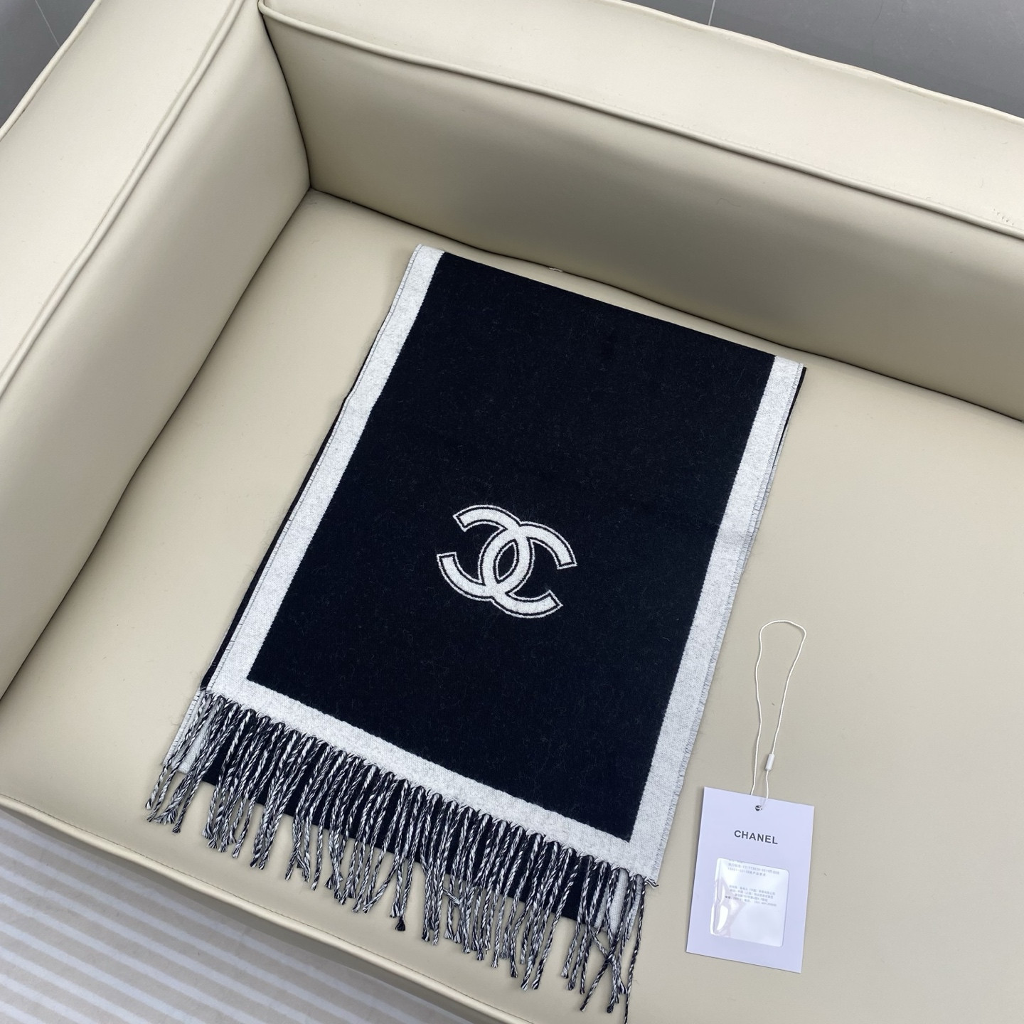 Ch**el scarf 34x184cm 100% sheep wool