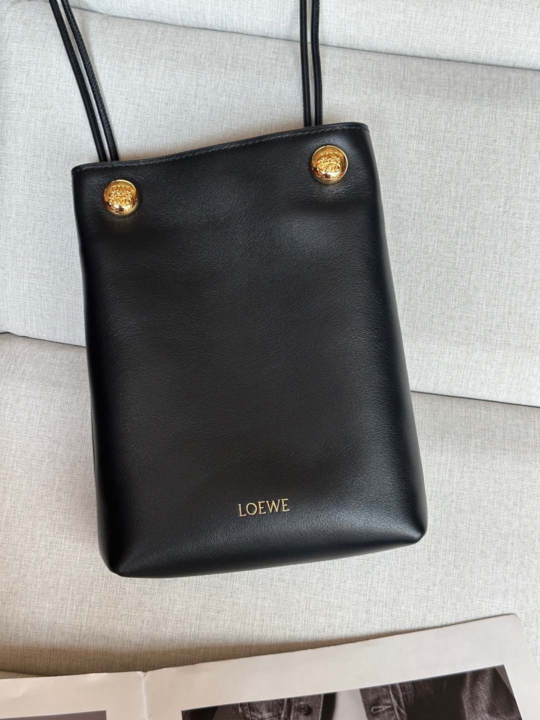 L0ew* Pebble Pouch in Smooth Calfskin 21.5x17x7cm