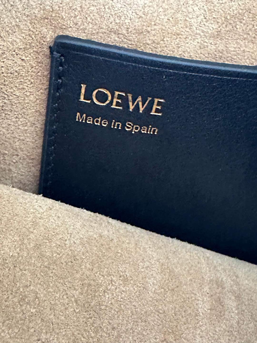 L0ew* Pebble Pouch in Smooth Calfskin 21.5x17x7cm