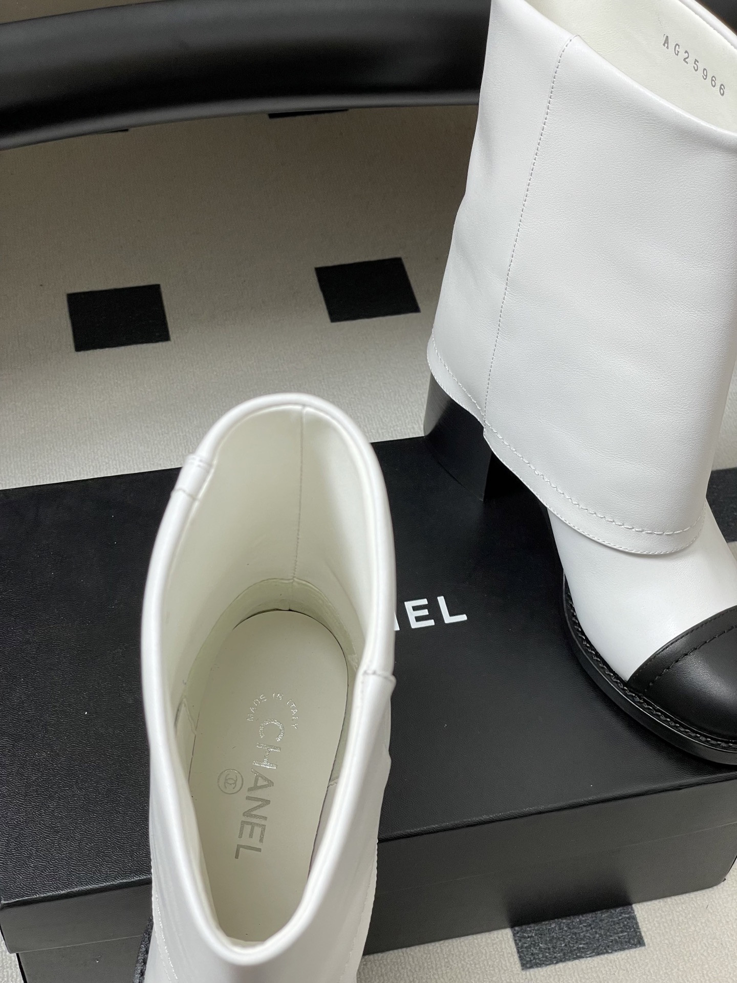 UA Ch**el Short Boots 7cm Heel
