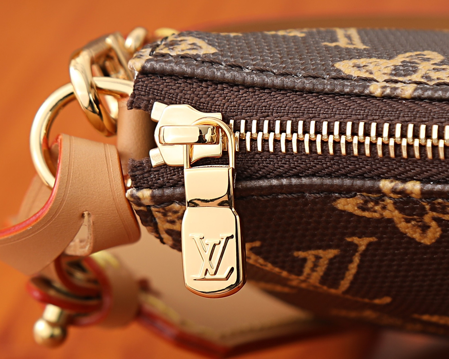 LV Pochette Accessoires M27718 23.5x13.5x4cm